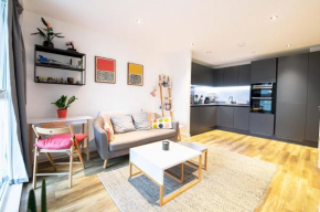 Modern, Light-Filled Studio in Trendy North London